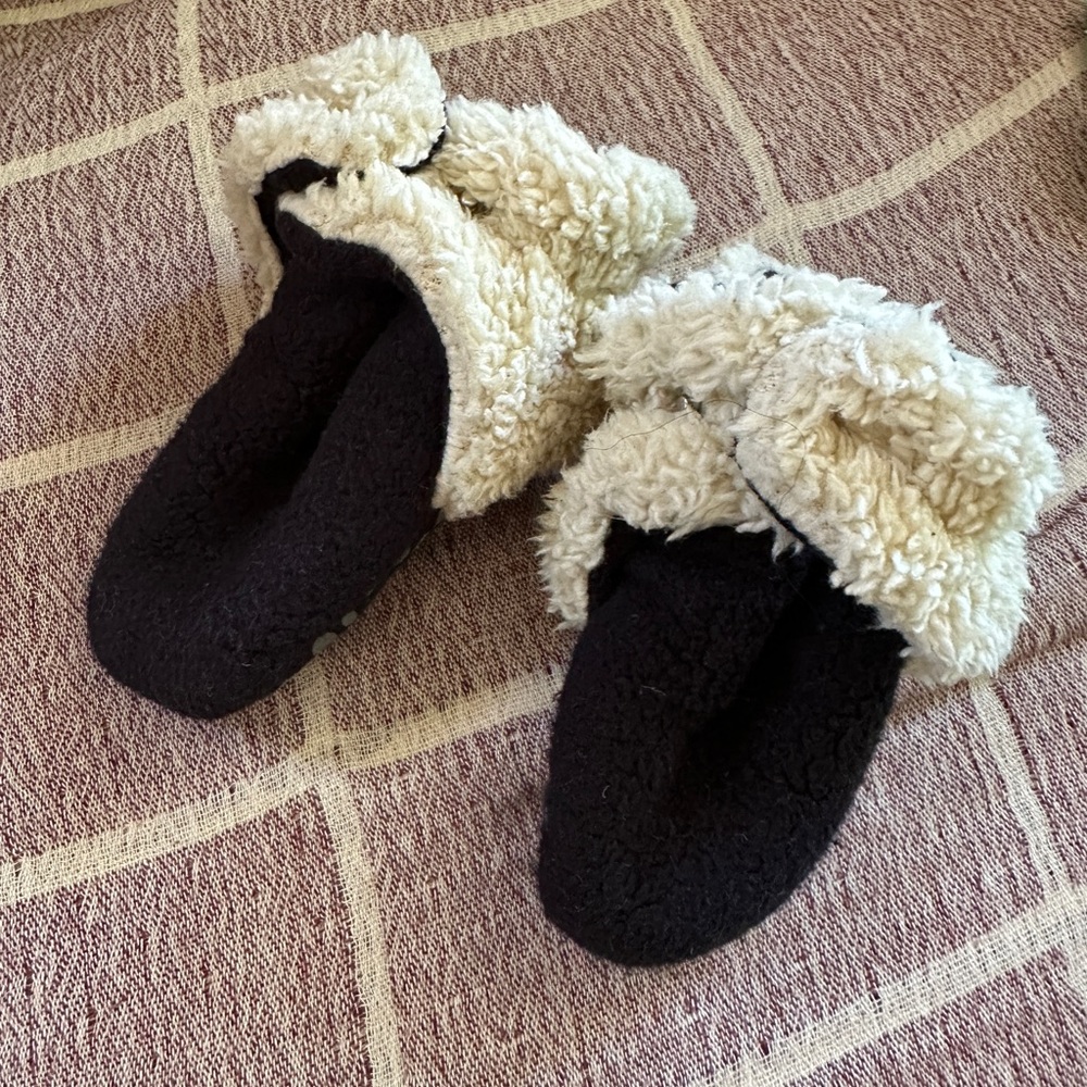 Zutano Cozie Black and Ivory Bootie
